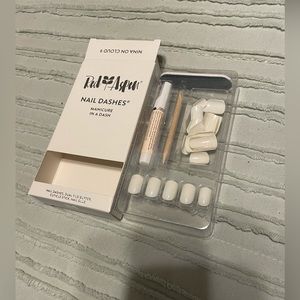 Red aspen nail dashes white